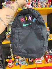 NIKE ブラック バックパック マルチカラー ロゴ