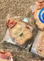 サンリオ ホリデー ハンギョドン キーホルダー + 缶バッジ