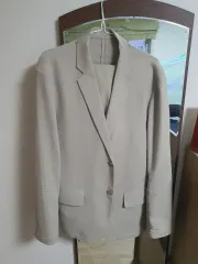 リネン ベージュ カラー セットアップ 5万円で出品