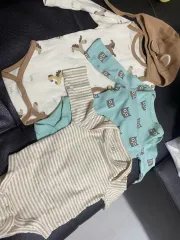 新生児ボディスーツ