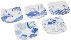 山加商店 「 PEANUTS ( ピーナッツ )」 SNOOPY スヌーピー 皿 染付 角皿 12.5cm 5柄 食器セット 大人デザイン 食器 スヌーピー グッズ 電子レンジ 食洗機対応 誕生日プレゼント 母の日 結婚祝い 女性 日本製 SN80-57ma