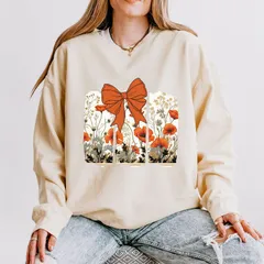 Simply Sage Market レディース トップス Tシャツ フラワー柄 スウェット フラワー Simply Sage Market Coquette Fall Floral Orange Womens Lightweight Garment Dyed