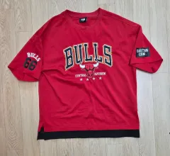 未使用 アメリカ プロバスケットボール NBA 正規品 シカゴ ブルズ 半袖Tシャツ Mサイズ (120