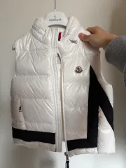 モンクレール キッズ ダウンベスト 4y