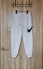 ナイキ ウーブン エッセンシャル ジョガーパンツ