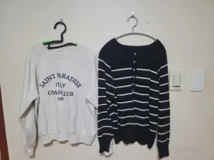 起毛スウェット&ニット&クリーム色スラックス