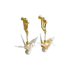 【新品】 紅白 折り鶴 イヤリング ピアス | 2 カラーバリエーション 赤 白 ｜和 アクセサリー 着物 浴衣 イベント (白×イヤリング) 0