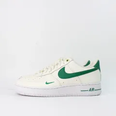 260 NIKE エアフォース 1 '07 LV8 40周年 DQ7658-101