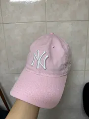 NEW ERA x モマ NEW YORK ヤンキース キャップ ピンク 出品