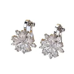 【新品】 ピアス レディース 人気 上質ジルコニア 「桜の姫」 イヤリング 金属アレルギー対応 プラチナメッキ 可愛い 花 ピアス 仕事 アクセサリー プレゼント お誕生日 母の日 記念日 クリスマス (シルバー)
