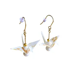 【新品】 紅白 折り鶴 イヤリング ピアス | 2 カラーバリエーション 赤 白 ｜和 アクセサリー 着物 浴衣 イベント (白×ピアス)