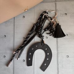 じゃらじゃらキーホルダー バッグチャーム 蹄 馬 ハート タッセル 黒