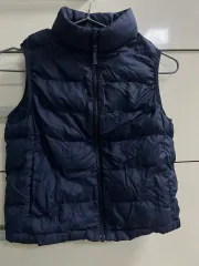 ユニクロ ネイビー 軽量 ダウンベスト 130