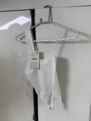 ザラ アシンメトリー トップス 白 (新品)/s