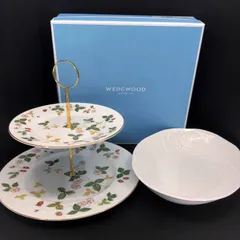 【美品・箱付き】WEDGWOOD ウェッジウッド／ワイルドストロベリー アフターヌーン 2段 ケーキスタンド・ストロベリー＆バイン オーバル ボウル セット／陶器／ホワイト