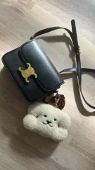 ブラックショルダーバッグをご希望ならキーホルダーも一緒に出品します。