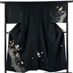 付下げ 身丈151cm 裄丈66cm M 袷 落款 桜 流水 刺繍 金糸 黒 正絹 名品 【中古】
