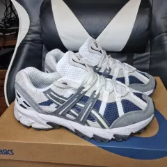 アシックス スニーカー (230)