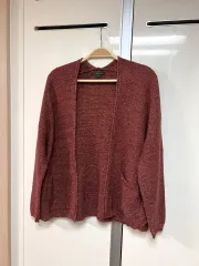 サースデーアイランド コットン カシミア バックプリント 羊のショートカーディガン オープン レッド オレンジ