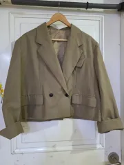 春 デザインかわいい ウール クロップド ジャケット 新品 バスト 61