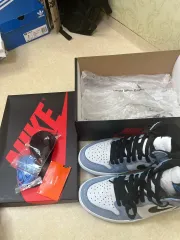 ナイキ ジョーダン 1 レトロ ハイ ユニバーシティ ブルー 250