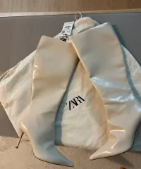 ZARA アイボリー ロングブーツ