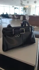 ブラックベルト装飾ショルダーバッグ