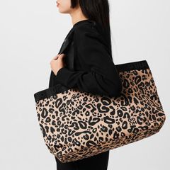HYKEパンツとボッテガべネタバッグの2点セット - メルカリ