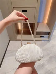 バッグ レディース ドレスバッグ 1個 エレガントなプリーツボックスデザインクラッチバッグ、フェイクパールデコレーション、結婚式、パーティー、プロム、フォーマルドレス用ハンドバッグ、チェーンストラップ スクエアバッ