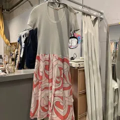 【東あずま店　併売品】　ARTI CHAUT　ワンピース　切り替え　花柄　×　グレー　半袖　long　ロング　お呼ばれ　デート　オフィスカジュアル　食事会のサムネイル