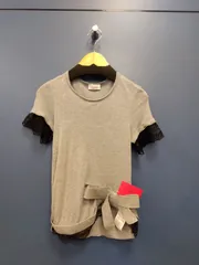 M9　レッド　ヴァレンティノ　未使用品　XS  Tシャツ　カットソー　艶グレー　クールネック　肌触り良い伸縮素材　レース・リボン　RED VALENTINOのサムネイル