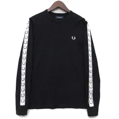 フレッドペリー FRED PERRY テープド ロングスリーブ Tシャツ カットソー 長袖 ロンT ワンポイント Taped L/S Tee T-SHIRTS M4621 ブラック 黒 XSのサムネイル