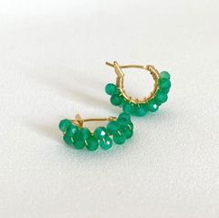 エメラルド原石の小さなサークルスタッドピアス - メルカリ