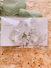 ハンドメイド　フラワーandパール〜春の訪れ〜　レジンアクセサリー　ドライフラワー　樹脂ピアス　樹脂ノンホールピアス