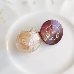 No.838 レジン ヘアゴム キーホルダー ピンバッジ 猫ねこ紫陽花 - メルカリ