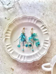 クラゲの耳飾り｜ヴィンテージビーズの一点もの【Boniquita】