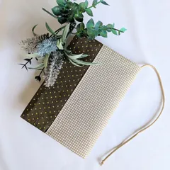 【ハンドメイド　Bookcover】文庫本サイズ　ブックカバー　ブラウン系　チェック＆ドット　しおりひも付き　母の日　プレゼント