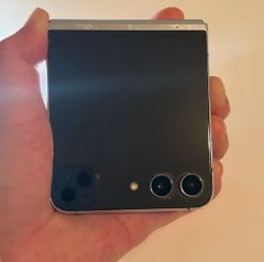 ジャンク】Samsung Galaxy Z Flip5 - メルカリ