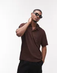 トップマン メンズ トップス ポロシャツ リラックスフィット Topman relaxed fit plisse polo BROWN ブラウンのサムネイル