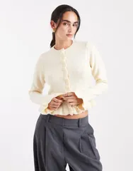 ブレーブソウル レディース アウター カーディガン クルーネック フリル ニット Brave Soul crew necknit cardigan with ruffle cuffs and hem in butter yellow Butter yellow