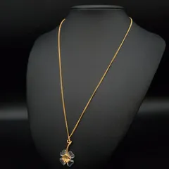 美品 SWAROVSKI スワロフスキー ネックレス ペンダント アクセサリー 四つ葉のクローバー フラワー 花 クリスタル ゴールドカラー 上品 可愛い フェミニン おしゃれ ワンポイント ギフト プレゼント 贈り物 普段使い 春