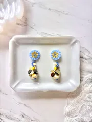 ヴィンテージボタンの耳飾り｜スパンコールとビーズの一点もの【Boniquita】