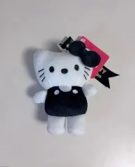 ハローキティ ぬいぐるみ ブラックドレス キーホルダー 50周年 サンリオ