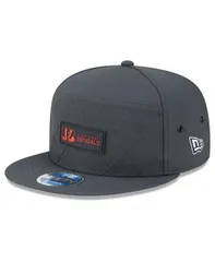 ニューエラ メンズ アクセサリー 帽子 New Era Mens Charcoal Cincinnati Bengals 2025 Sideline Cold Weather Split Panel 9FIFTY Snapback Hat Charcoal チ