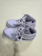 ナイキ エア ジョーダン 1 ミッド 白/グレー