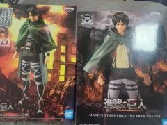 進撃の巨人 リヴァイ/エレン フィギュア