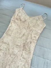 華奢なレーススリップワンピース