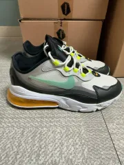 275 NIKE リアクト EOI