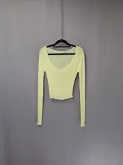 ライト イェロー スリムフィット ニット