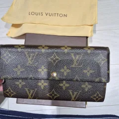 ルイヴィトン モノグラム サラ ウォレット 長財布